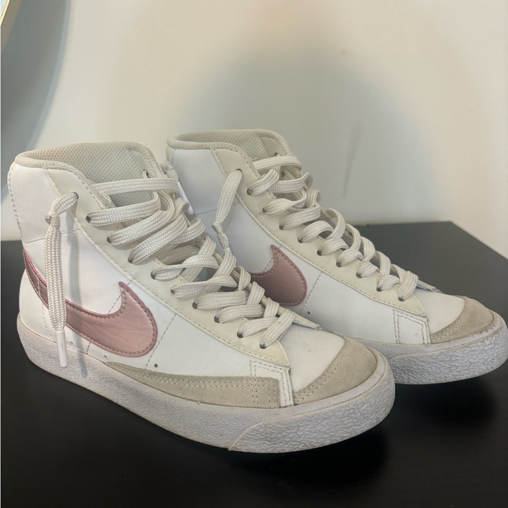 Nike Big Girls White and Pink Blazers Sneakers